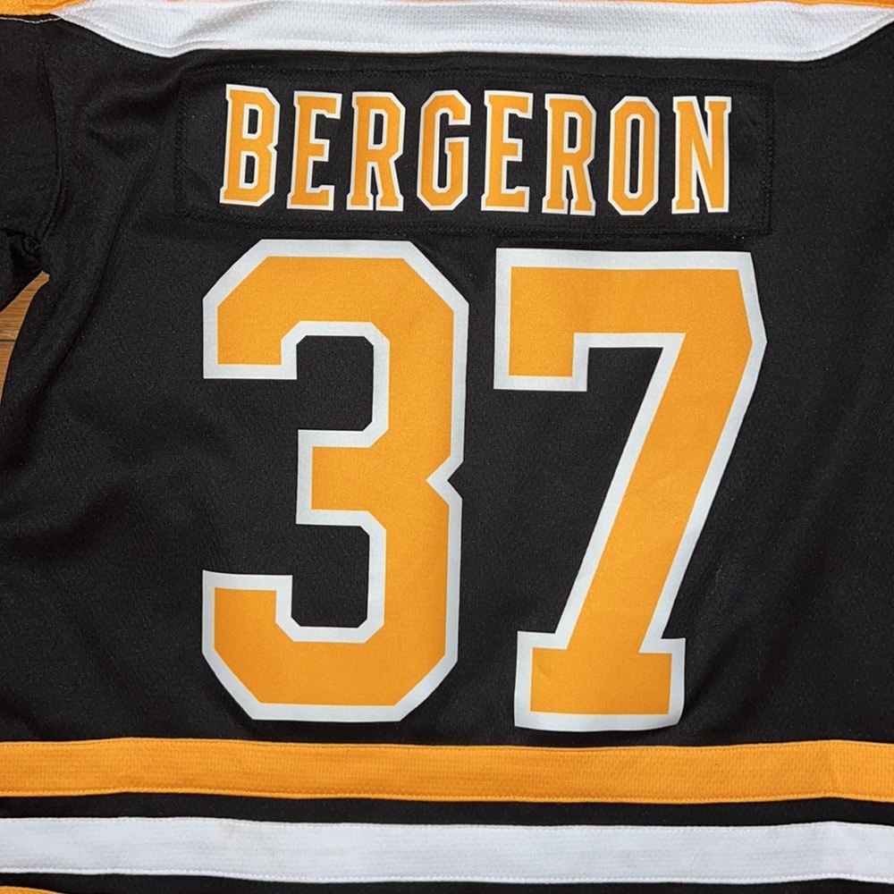 Fanatics Boston Bruins Patrice Bergeron #37 Jersey Youth S/M - Picture 9 of 13